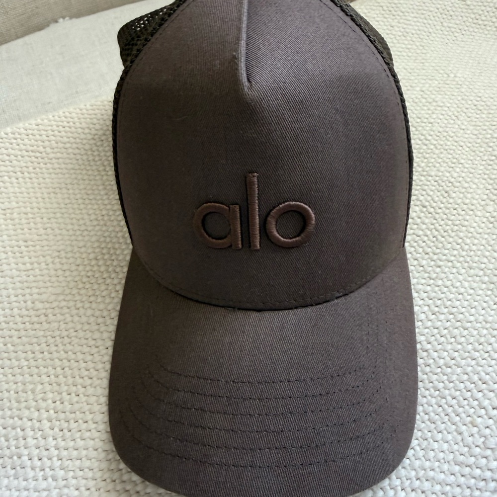 ALO Yoga District Trucker Hat Brown - Picture 3 of 4
